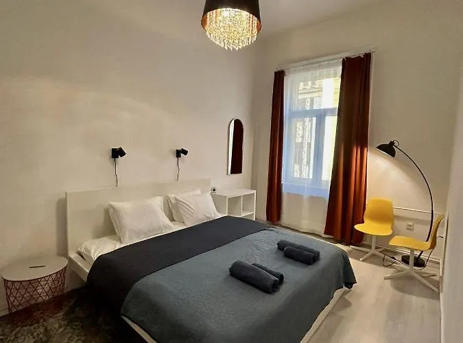 3-br Flat In Jewish Quarter *