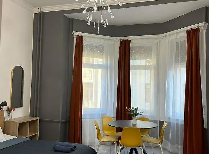 3-br Flat In Jewish Quarter *