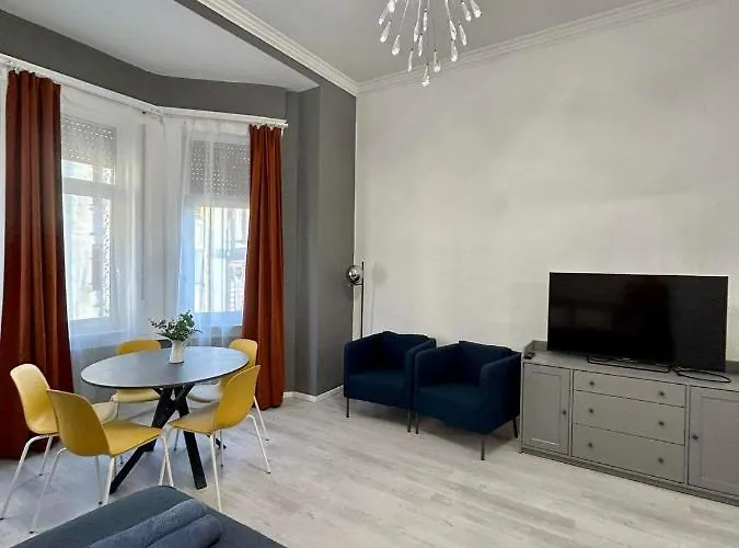 3-br Flat In Jewish Quarter